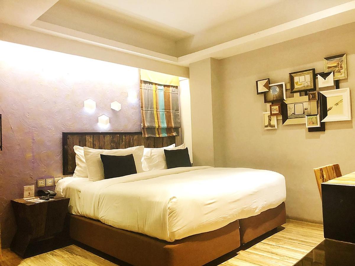 Aspira D'Andora Sukhumvit 16 - Asoke Hotell Bangkok Exteriör bild